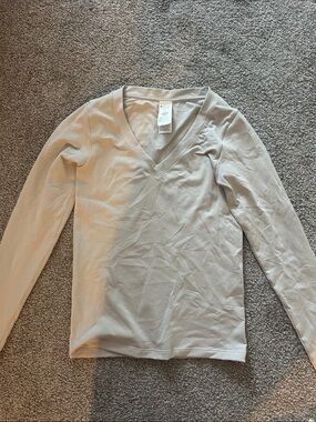 Athleta Long Sleeve V-Neck Ribbed Tee in Light Beige